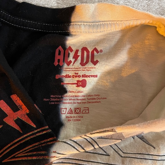 AC/DC Goodie Two sleeves cropped tank top - Picture 3 of 3